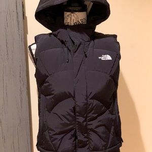 Northface vest, down filled, water proof with hood. In perfect condition.